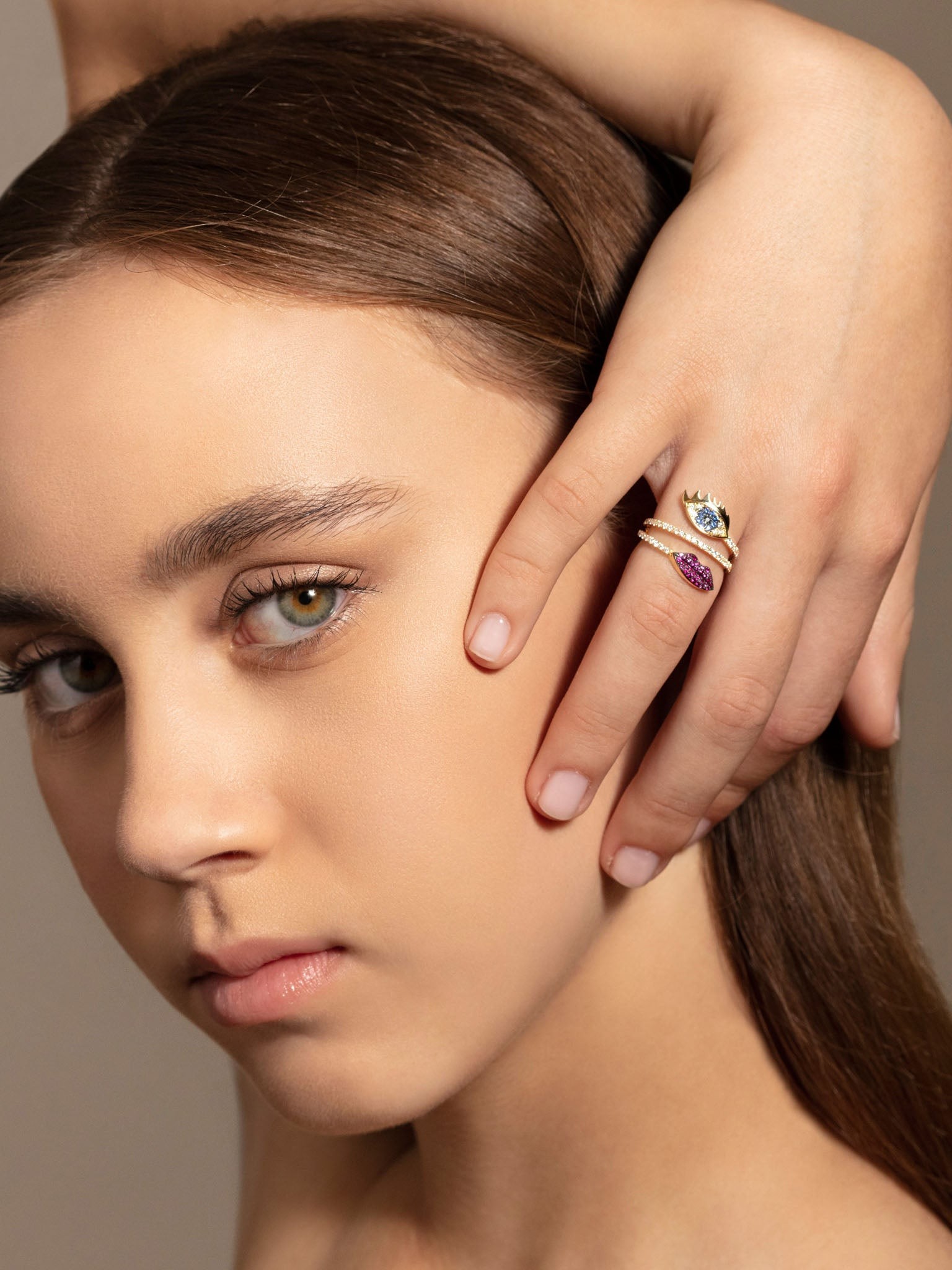 Eye and lips pavè ring